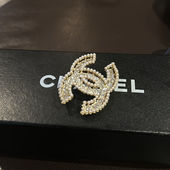 CHANEL Pin Brooch - Picture 2 of 4
